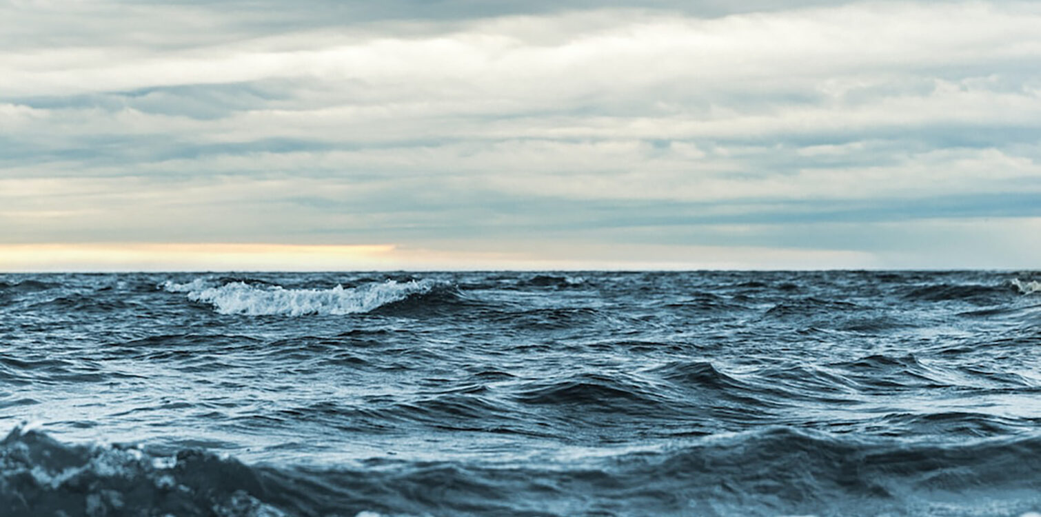 photo of ocean and hotizon