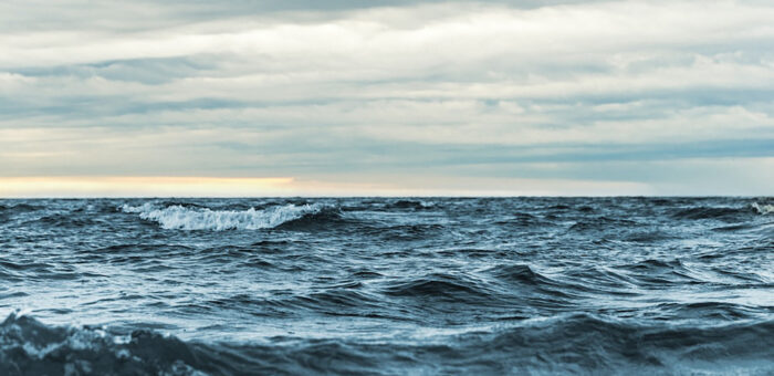 photo of ocean and hotizon