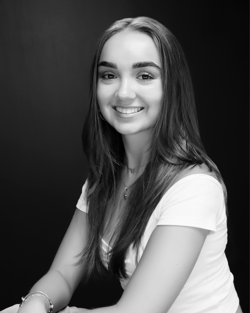 Headshot of Sofia Hart.